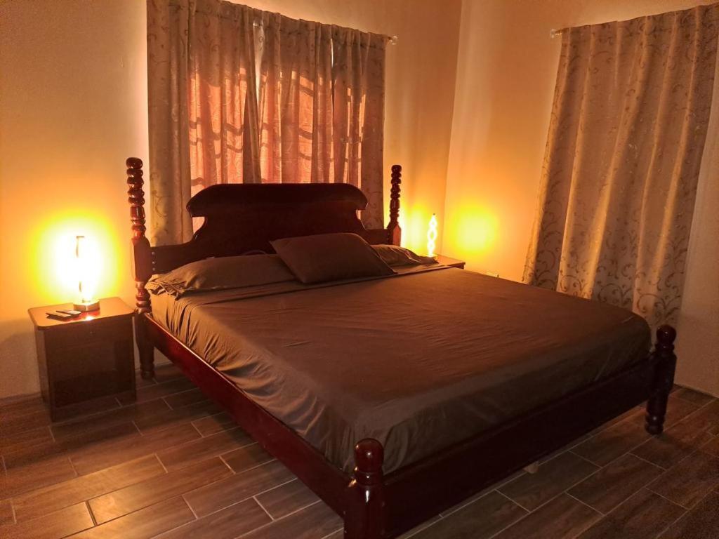 Banyan Rose Room 3 Orange Walk Eksteriør billede